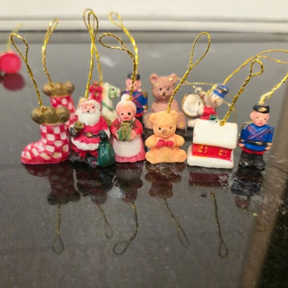 Mini Vintage Christmas Ornaments & Tree Skirt Set 1980s Holiday Miniatures  Sant - Picture 2 of 12
